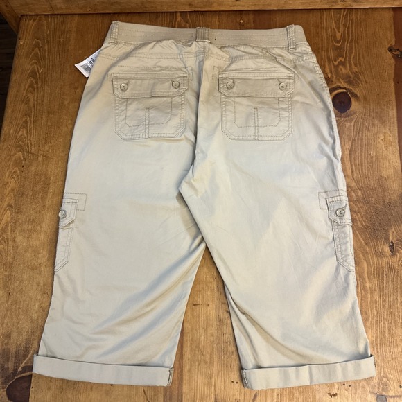 Lee‎ Skimmer Relaxed Fit Mid-Rise Capri Women's Size 12 Safari Beige Casual NWT - Picture 2 of 3